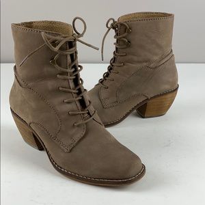 👢Mtng Original ‘Felicity' stacked heel soft leather booties 6